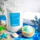 BADESALZE & BADEKRISTALLE - Badezusatz mit Totes Meer Badesalz aus der Edition Maxl Hallinger für entspannende Wohlfühlmomente, Badekristalle & wohltuende Fußbäder. Die besondere Geschenkidee für Wellness, Entspannung & Me-Time