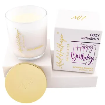 Happy Birthday purple (Cozy Moments) - Duftkerze, 40h Raumduft Sojawachs